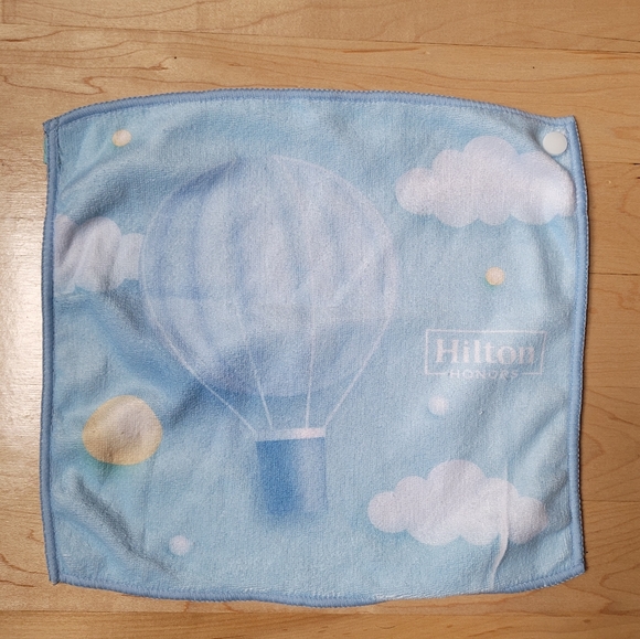 Hilton Honors Blue Air Balloon Baby Bib Exclusive New - Picture 2 of 8